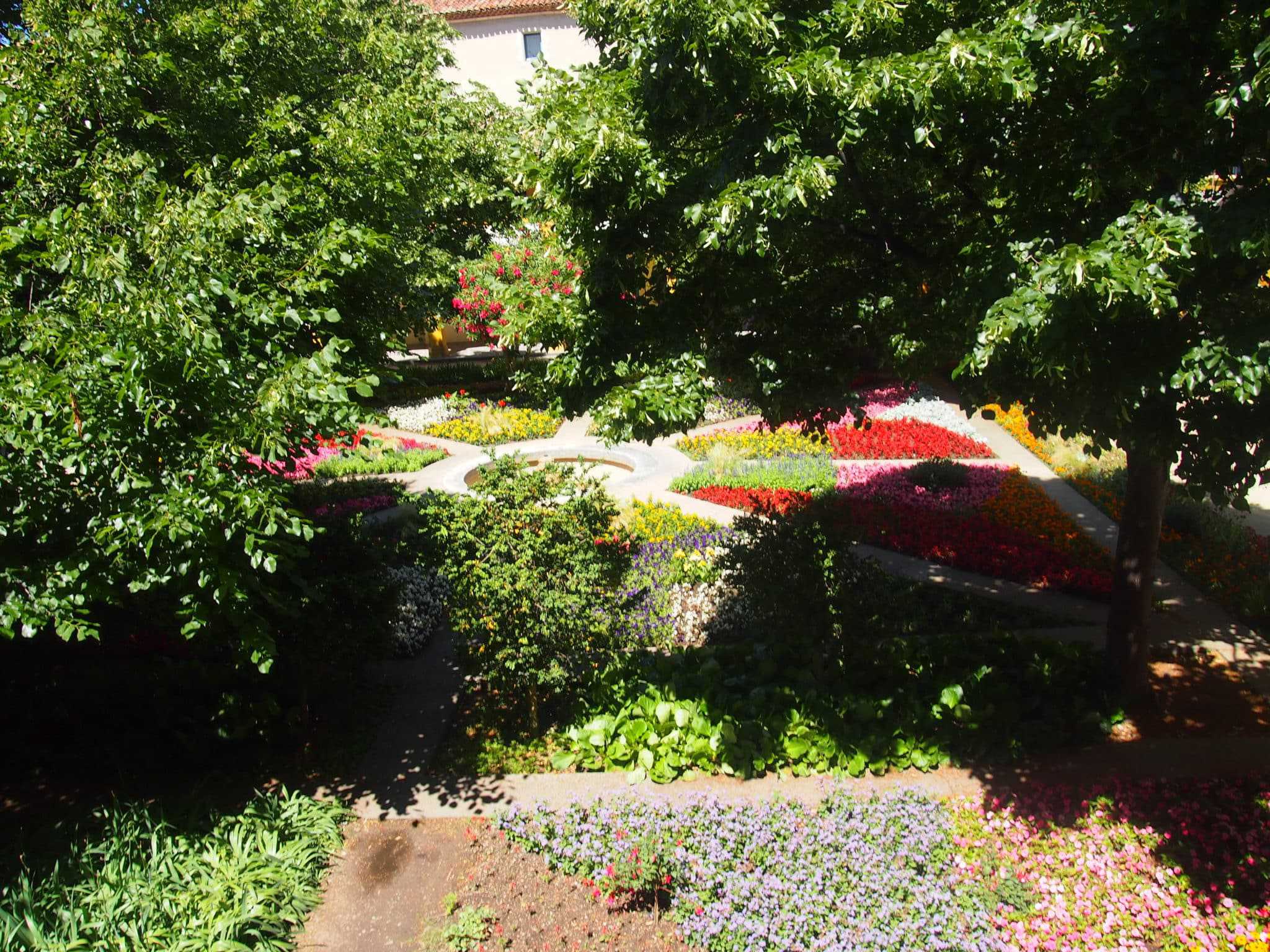 The courtyard in Médiathèque d’Arles, Arles, France, 2012. Photo by Vivian Farmer.