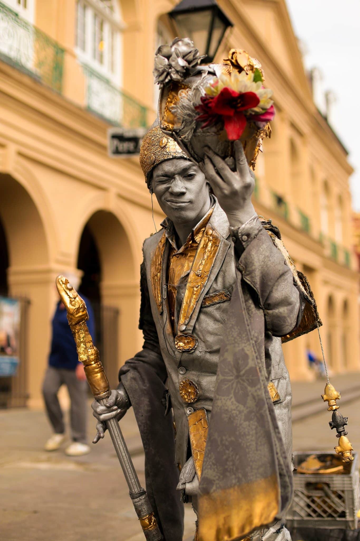 Photo by Nathan Bingle on Unsplash. New Orleans, statue, performer, Louisiana