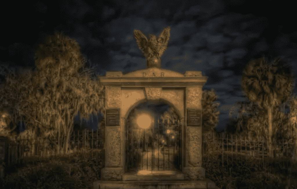 Colonial Park Cemetery Entrance.